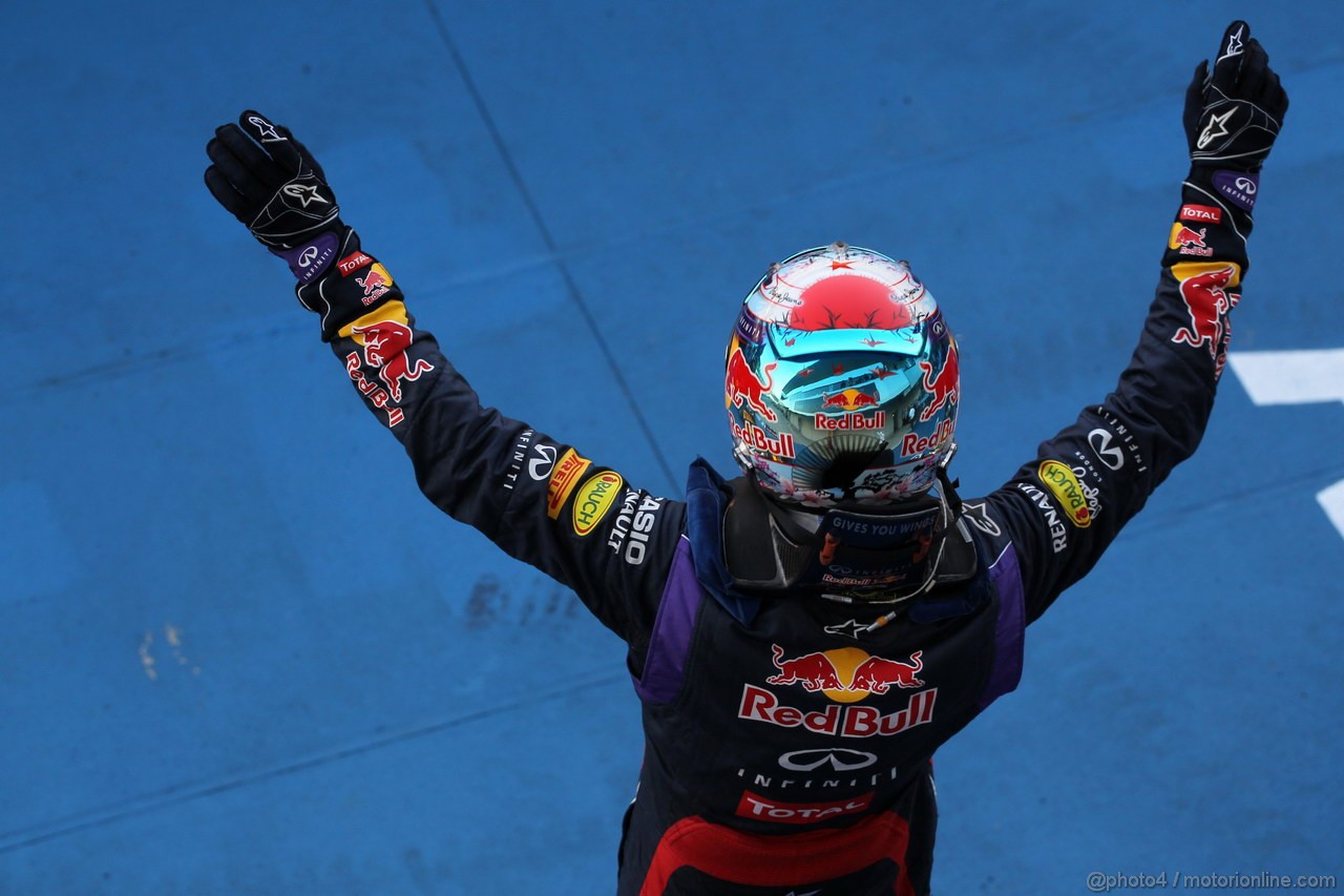 GP GIAPPONE, 13.10.2013- Gara, Sebastian Vettel (GER) Red Bull Racing RB9 vincitore