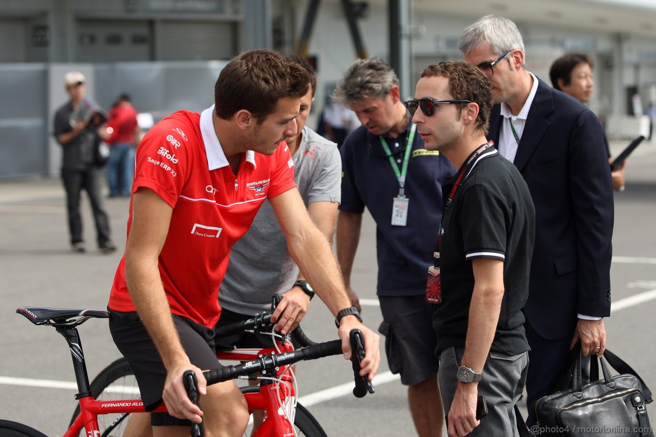 GP GIAPPONE, 10.10.2013- Jules Bianchi (FRA) Marussia F1 Team MR02 e his manager Nicola Todt (FRA)