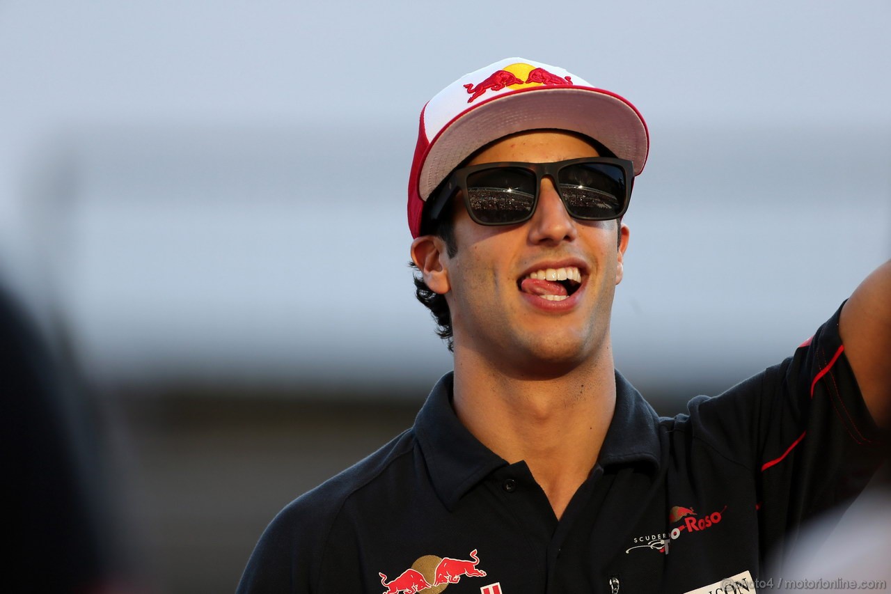 GP GIAPPONE, 10.10.2013- Daniel Ricciardo (AUS) Scuderia Toro Rosso STR8 