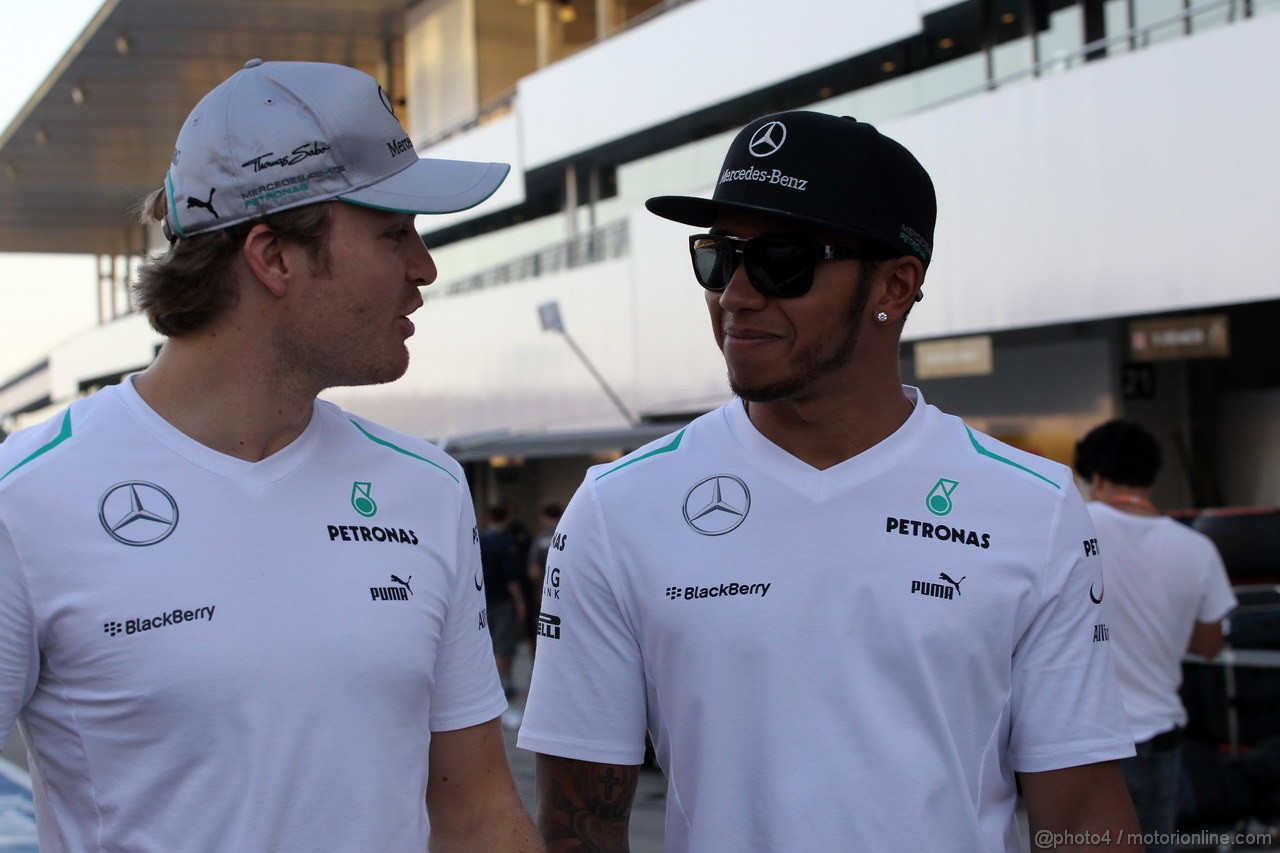 GP GIAPPONE, 10.10.2013- Nico Rosberg (GER) Mercedes AMG F1 W04 e Lewis Hamilton (GBR) Mercedes AMG F1 W04
