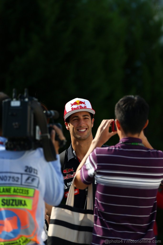 GP GIAPPONE, 12.10.2013- Daniel Ricciardo (AUS) Scuderia Toro Rosso STR8 