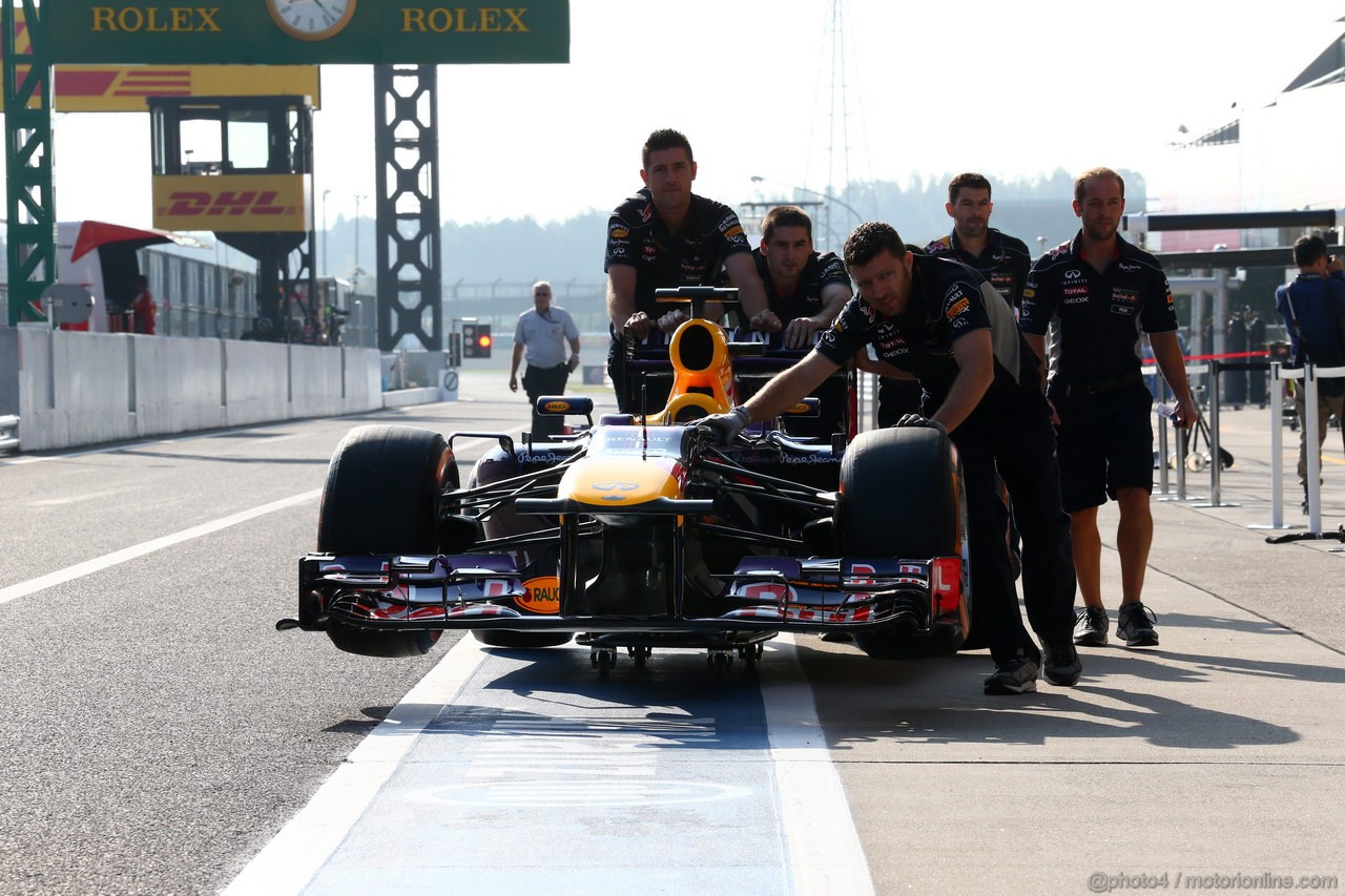 GP GIAPPONE, 12.10.2013- Sebastian Vettel (GER) Red Bull Racing RB9 