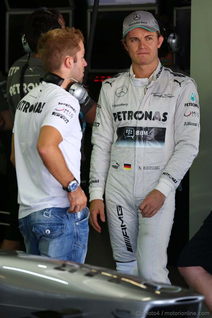 GP GIAPPONE, 11.10.2013- Prove Libere 1, Nico Rosberg (GER) Mercedes AMG F1 W04 e Sam Bird (GBR) Test driver Mercedes AMG F1 W04