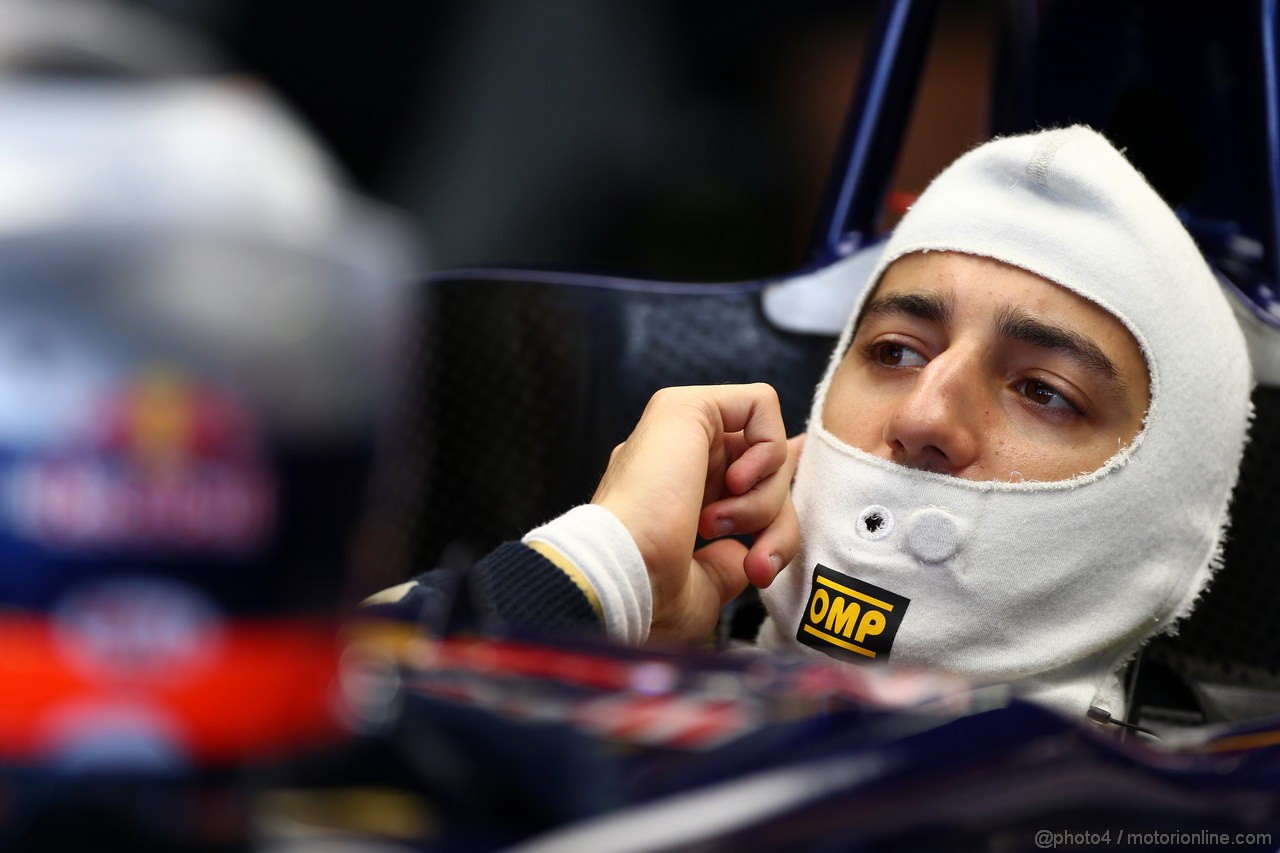 GP GIAPPONE, 11.10.2013- Prove Libere 1,Daniel Ricciardo (AUS) Scuderia Toro Rosso STR8 