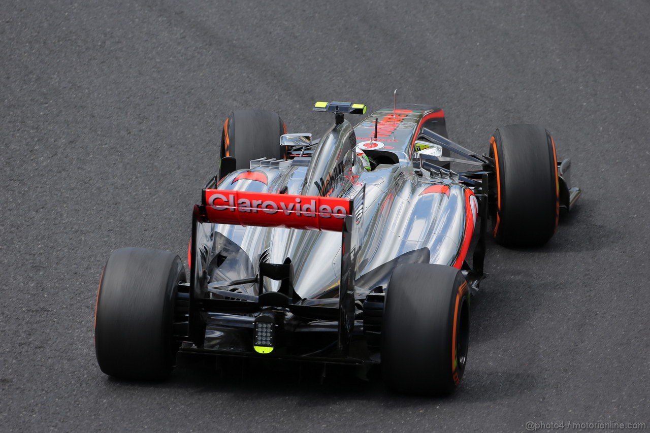 GP GIAPPONE, 11.10.2013- Prove Libere 1, Sergio Perez (MEX) McLaren MP4-28 