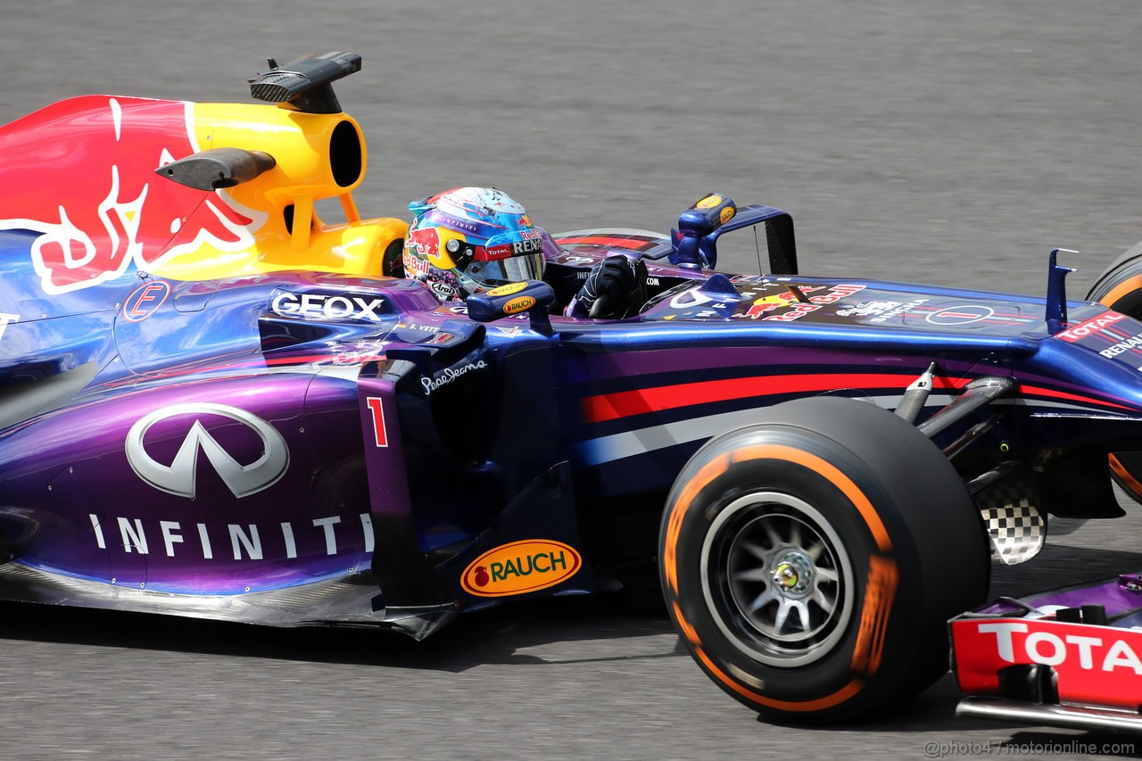 GP GIAPPONE, 11.10.2013- Prove Libere 1, Sebastian Vettel (GER) Red Bull Racing RB9 
