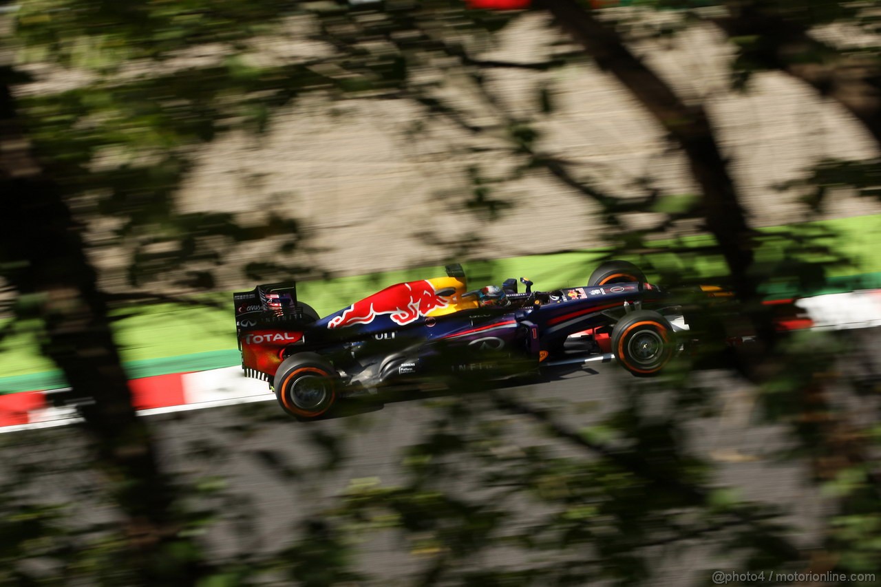 GP GIAPPONE, 11.10.2013- Prove Libere 1, Sebastian Vettel (GER) Red Bull Racing RB9 