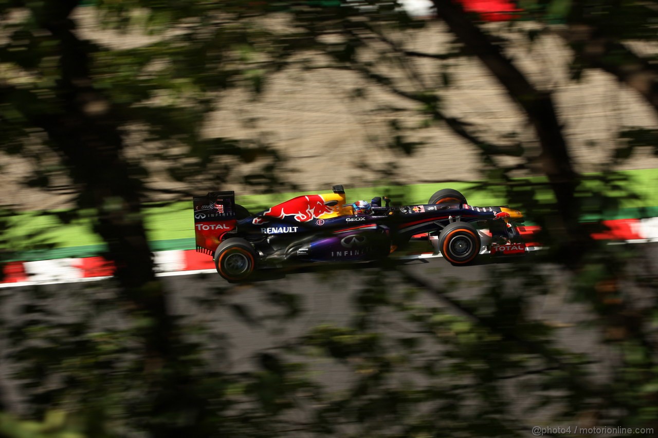 GP GIAPPONE, 11.10.2013- Prove Libere 1, Sebastian Vettel (GER) Red Bull Racing RB9 