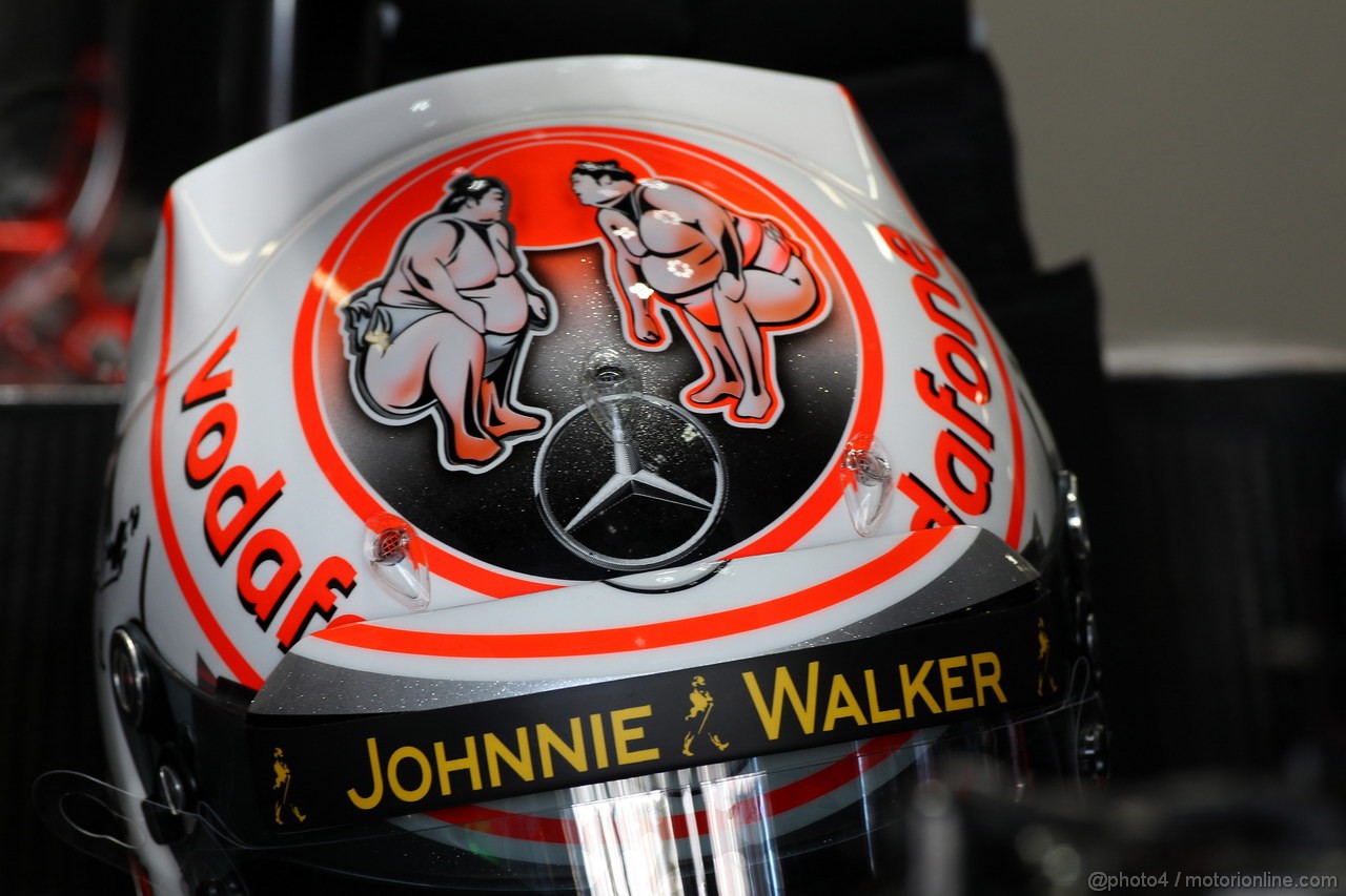GP GIAPPONE, 11.10.2013- Prove Libere 2, The helmet of Jenson Button (GBR) McLaren Mercedes MP4-28 