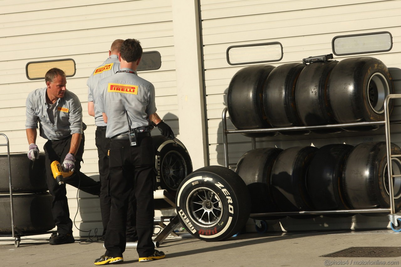 GP GIAPPONE, 11.10.2013- Prove Libere 2, Pirelli Tyres 