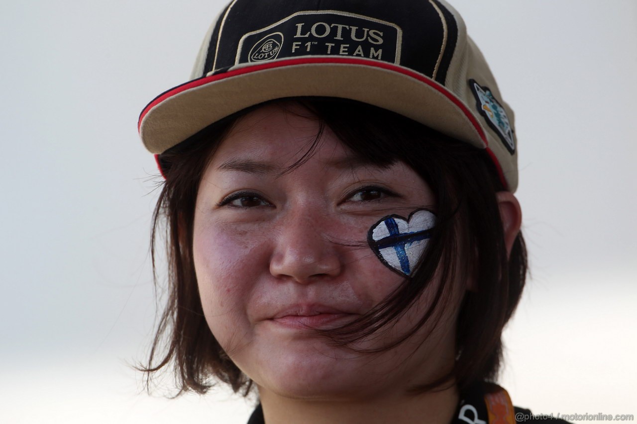 GP GIAPPONE, 11.10.2013- Prove Libere 2, Ragazza in the paddock 