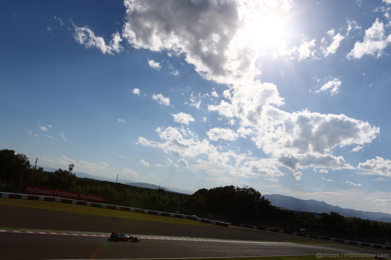 GP GIAPPONE, 11.10.2013- Prove Libere 2, Sergio Perez (MEX) McLaren MP4-28 
