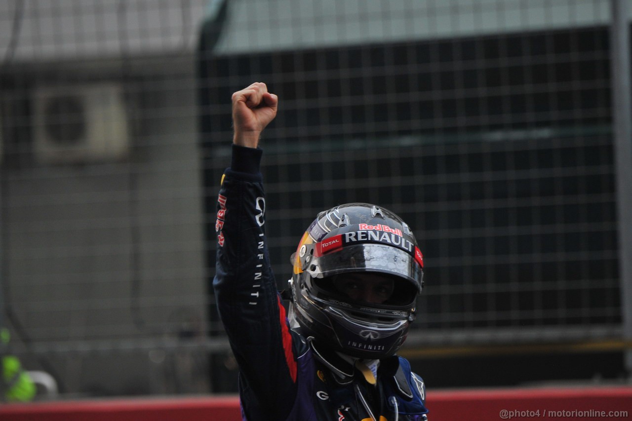 GP INDIA, 27.10.2013- Sebastian Vettel (GER) Red Bull Racing RB9 celebrates the world title