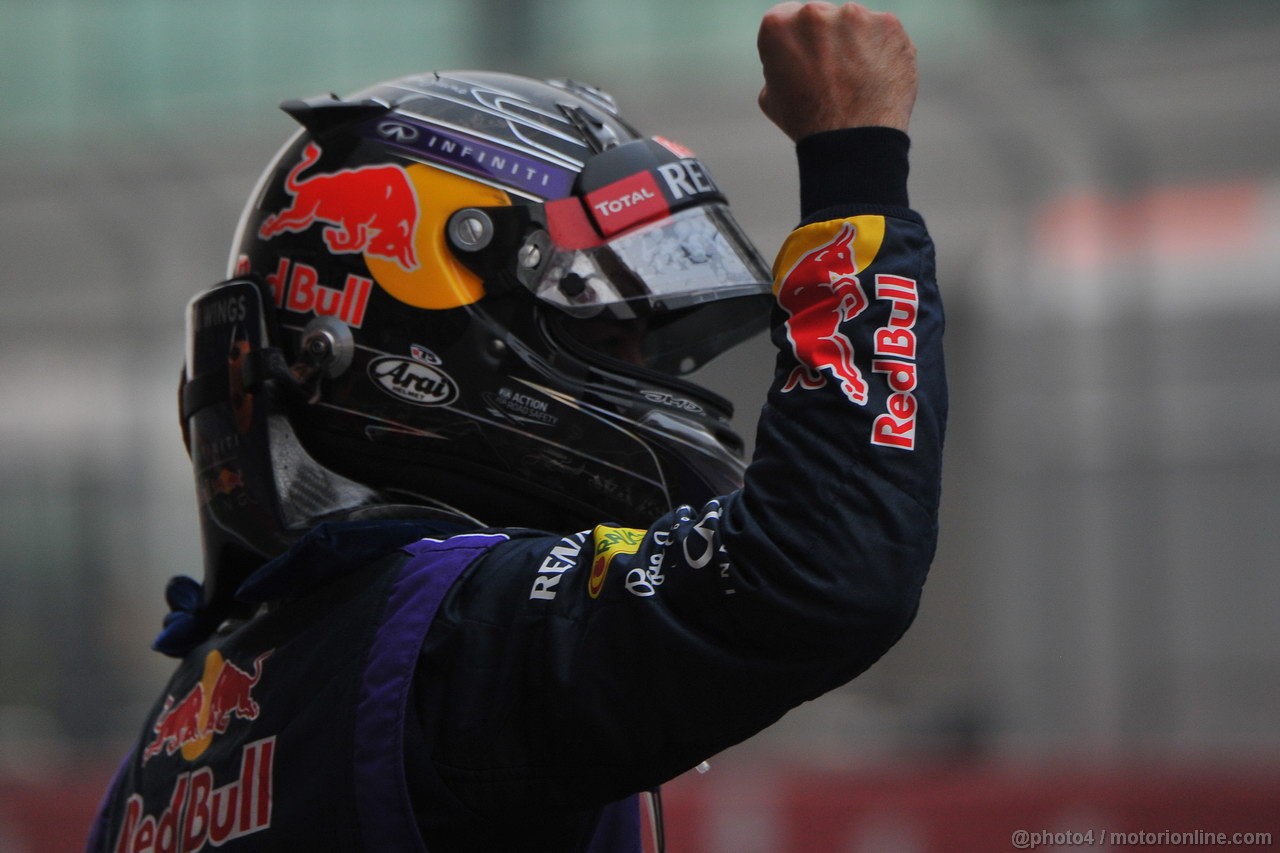 GP INDIA, 27.10.2013- Sebastian Vettel (GER) Red Bull Racing RB9 celebrates the world title