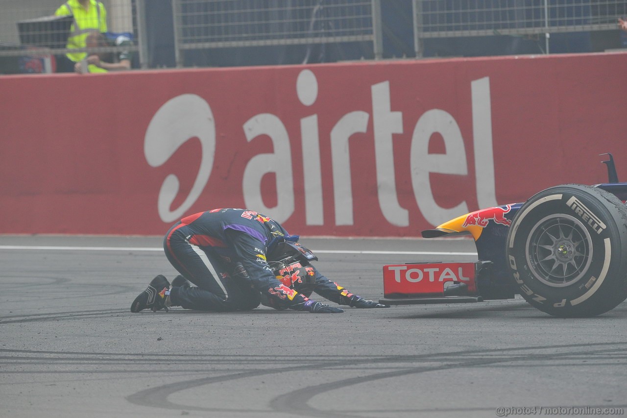 GP INDIA, 27.10.2013- Sebastian Vettel (GER) Red Bull Racing RB9 celebrates the world title
