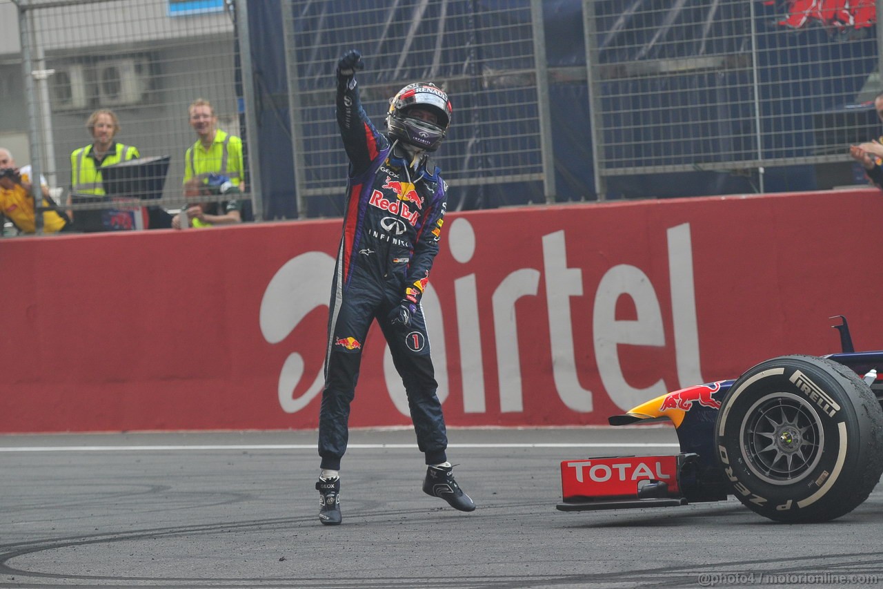 GP INDIA, 27.10.2013- Sebastian Vettel (GER) Red Bull Racing RB9 celebrates the world title