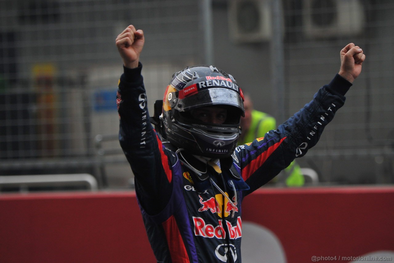 GP INDIA, 27.10.2013- Sebastian Vettel (GER) Red Bull Racing RB9 celebrates the world title