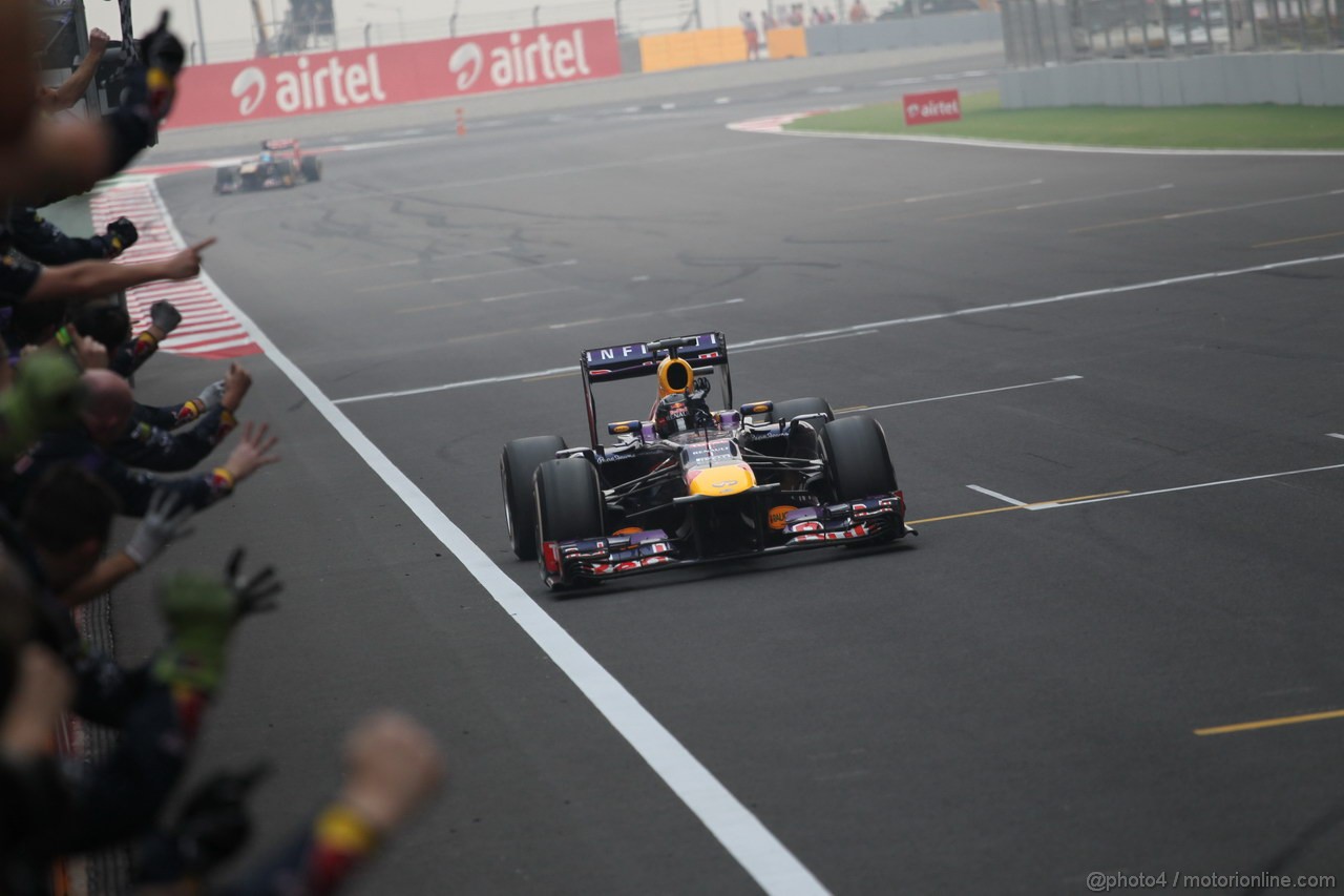 GP INDIA, 27.10.2013- Gara: Sebastian Vettel (GER) Red Bull Racing RB9 