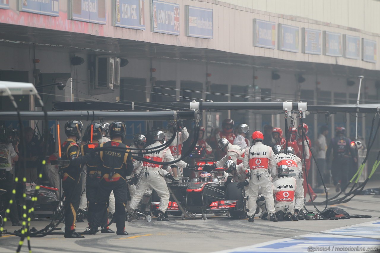 GP INDIA, 27.10.2013- Gara: Jenson Button (GBR) McLaren Mercedes MP4-28 