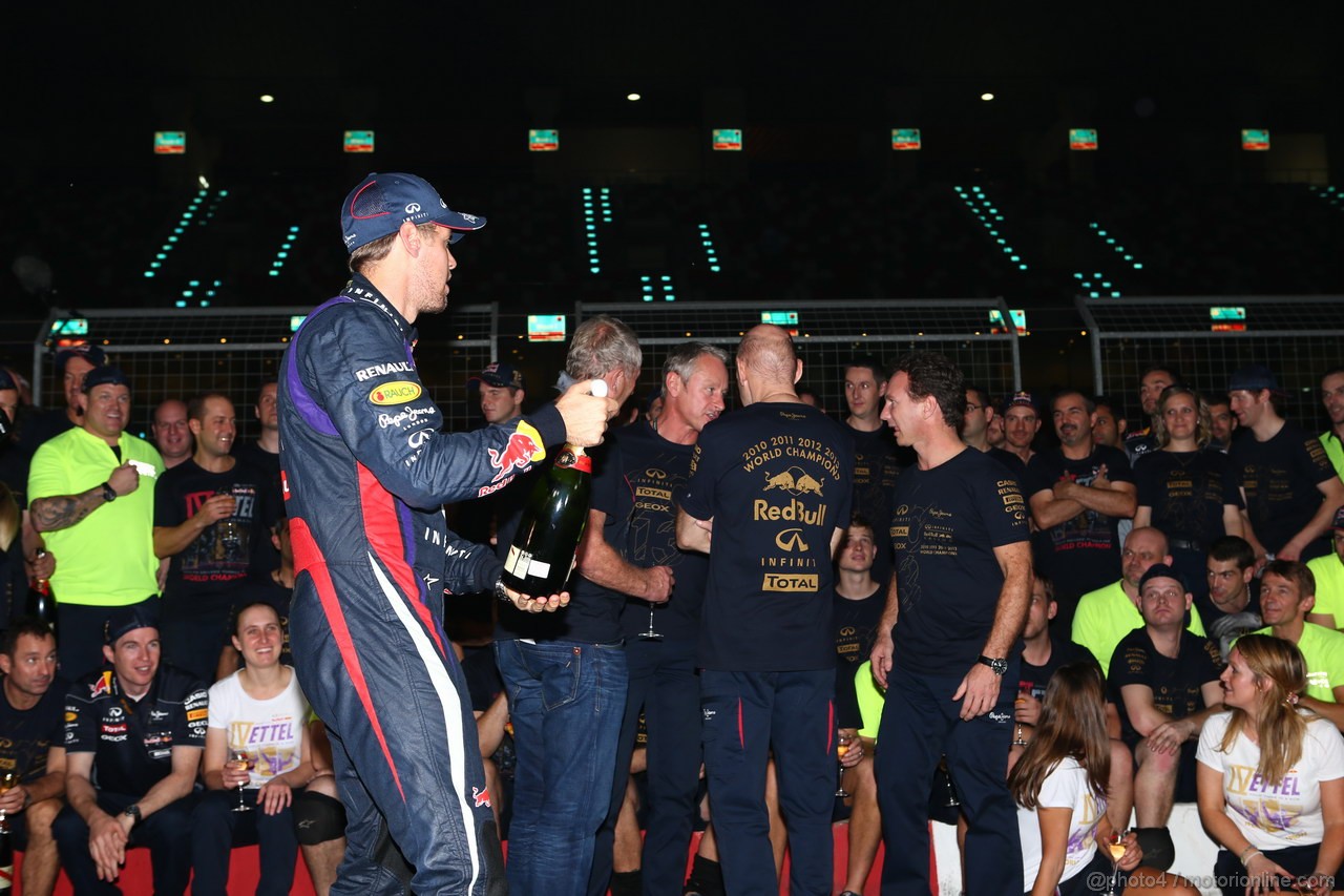 GP INDIA, 27.10.2013- Sebastian Vettel (GER) Red Bull Racing RB9 celebrates the world title