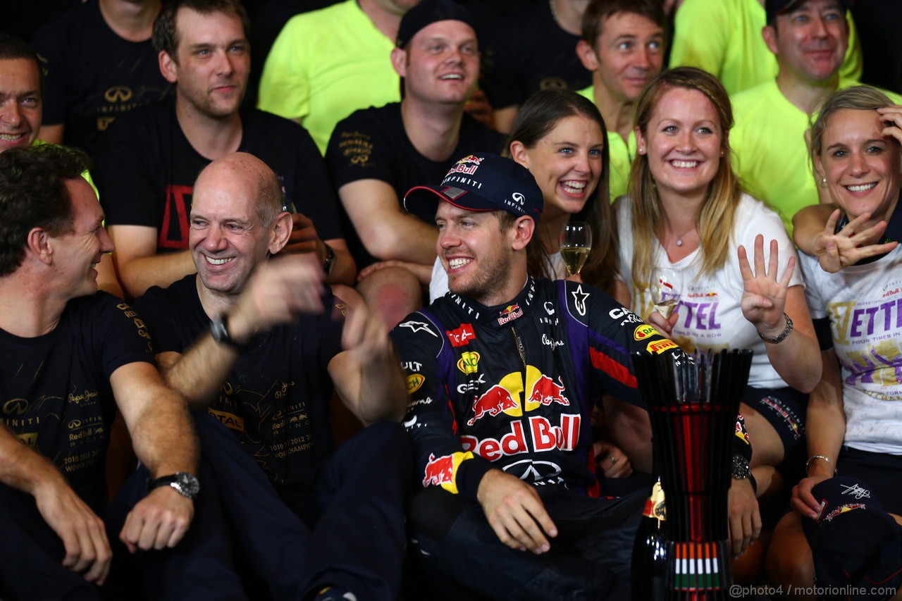 GP INDIA, 27.10.2013- Sebastian Vettel (GER) Red Bull Racing RB9 celebrates the world title