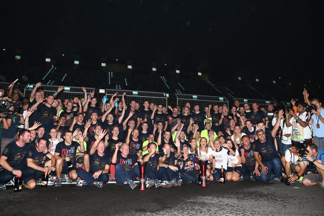 GP INDIA, 27.10.2013- Sebastian Vettel (GER) Red Bull Racing RB9 celebrates the world title