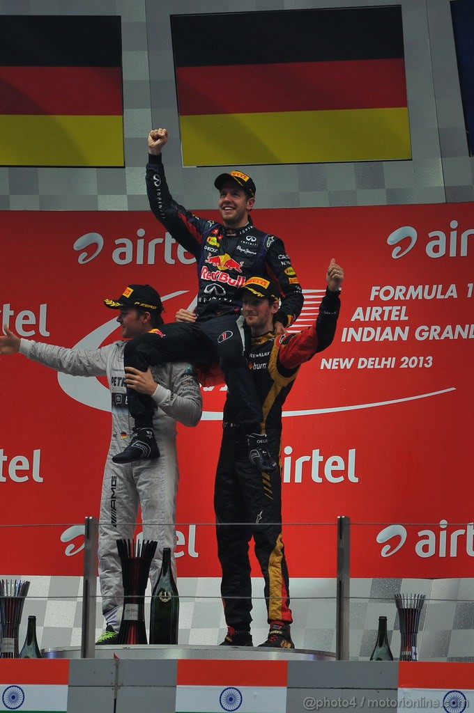 GP INDIA, 27.10.2013- Podium: Sebastian Vettel (GER) Red Bull Racing RB9 (vincitore), Nico Rosberg (GER) Mercedes AMG F1 W04 (secondo) e Romain Grosjean (FRA) Lotus F1 Team E21 (terzo) 