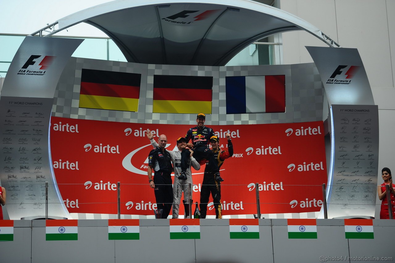 GP INDIA, 27.10.2013- Podium: Sebastian Vettel (GER) Red Bull Racing RB9 (vincitore), Nico Rosberg (GER) Mercedes AMG F1 W04 (secondo) e Romain Grosjean (FRA) Lotus F1 Team E21 (terzo) 