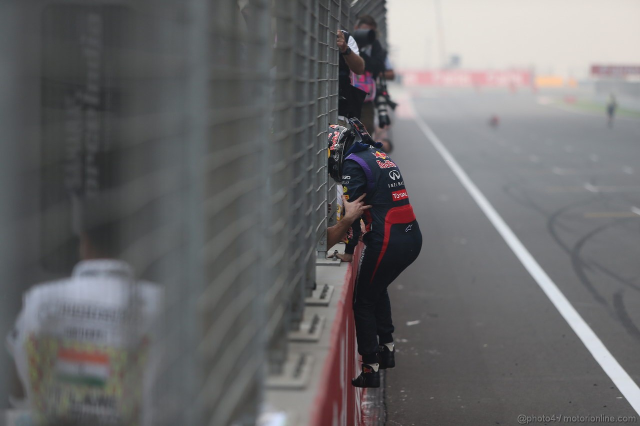 GP INDIA, 27.10.2013- Gara: Sebastian Vettel (GER) Red Bull Racing RB9 celebrates the world title