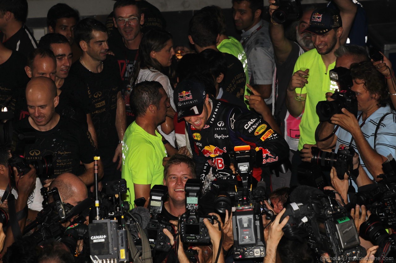 GP INDIA, 27.10.2013- Sebastian Vettel (GER) Red Bull Racing RB9 celebrates the world title