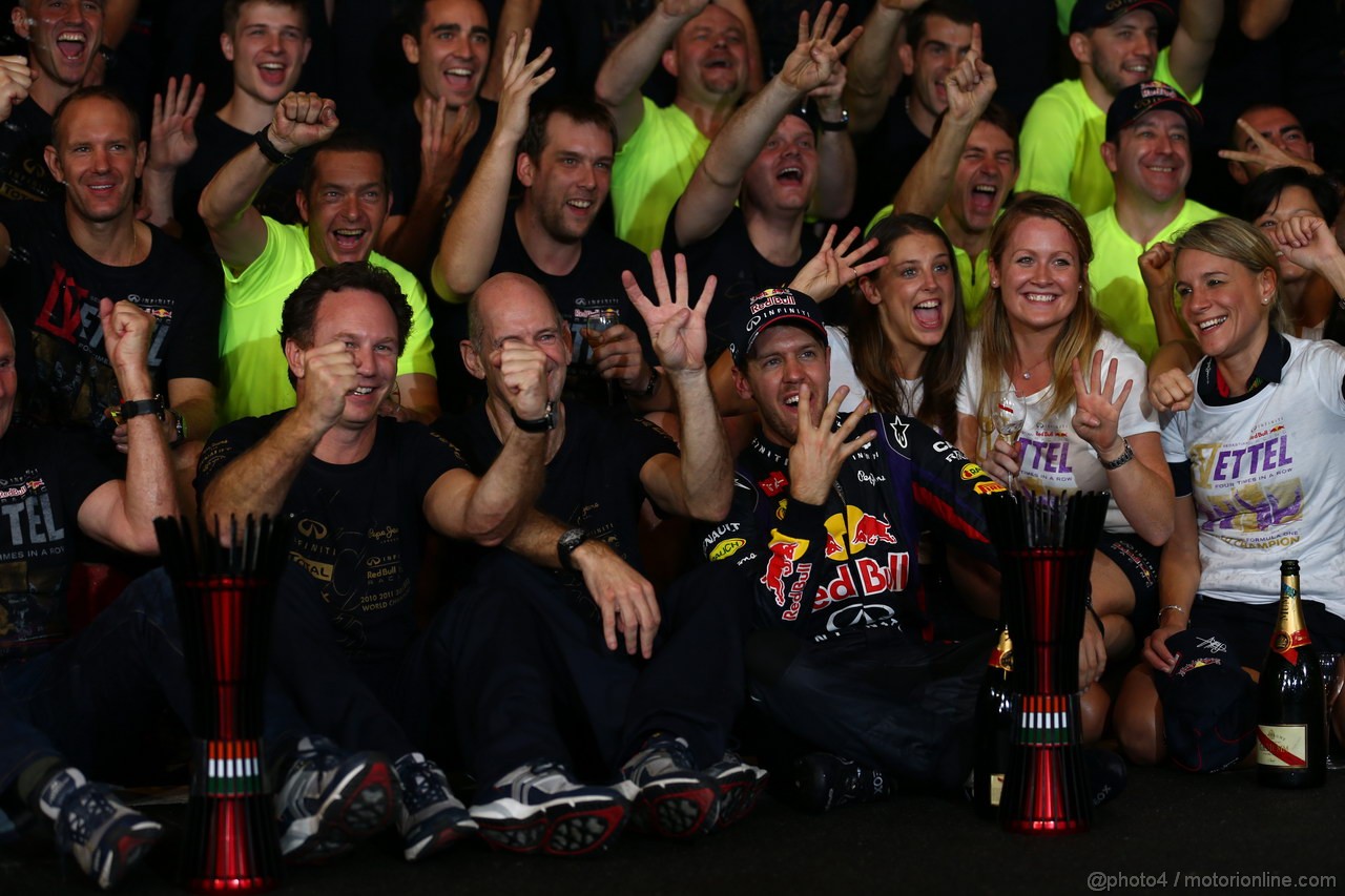 GP INDIA, 27.10.2013- Sebastian Vettel (GER) Red Bull Racing RB9 celebrates the world title