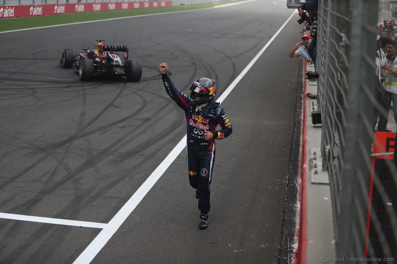 GP INDIA, 27.10.2013- Gara: Sebastian Vettel (GER) Red Bull Racing RB9 celebrates the world title