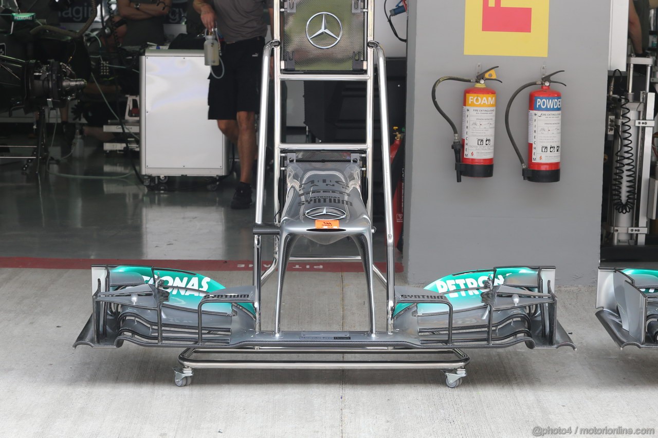 GP INDIA, Mercedes AMG F1 W04 front wing details 