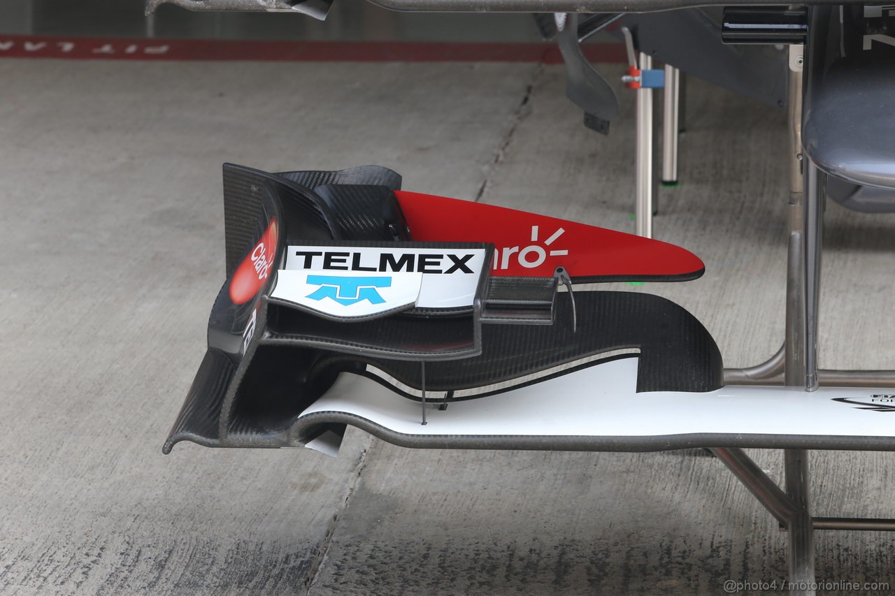 GP INDIA, Sauber F1 C32 front wing details 