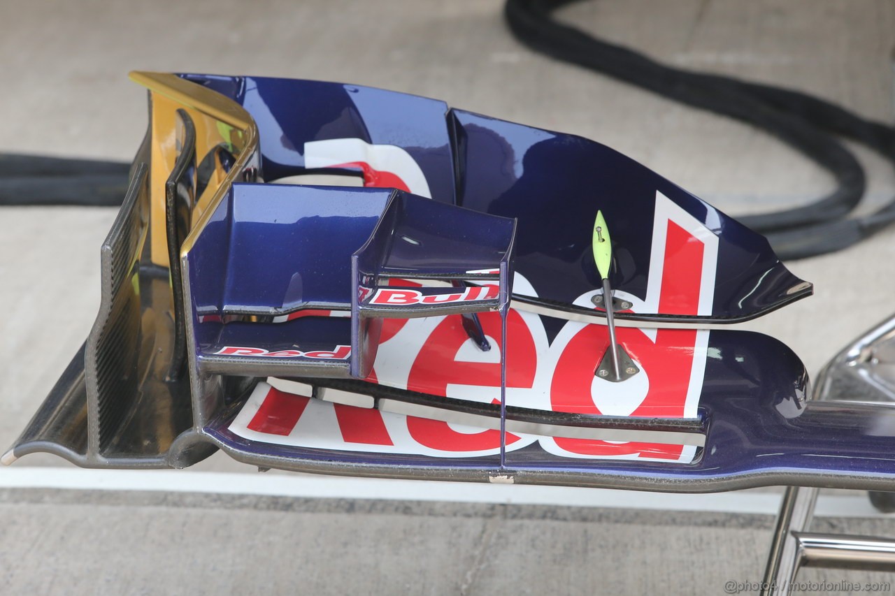 GP INDIA, 24.10.2013- Toro Rosso STR8 front wing details 