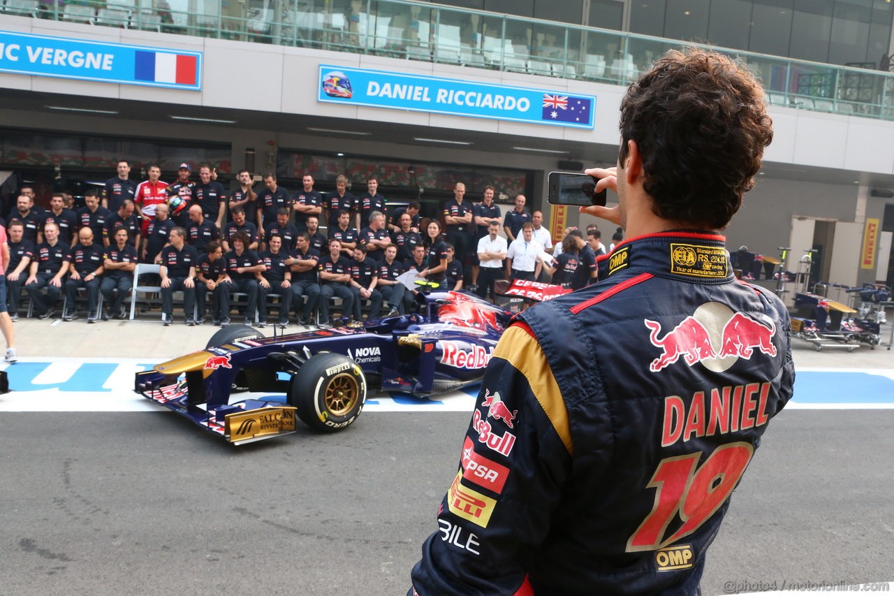 GP INDIA, 26.10.2013- Daniel Ricciardo (AUS) Scuderia Toro Rosso STR8 