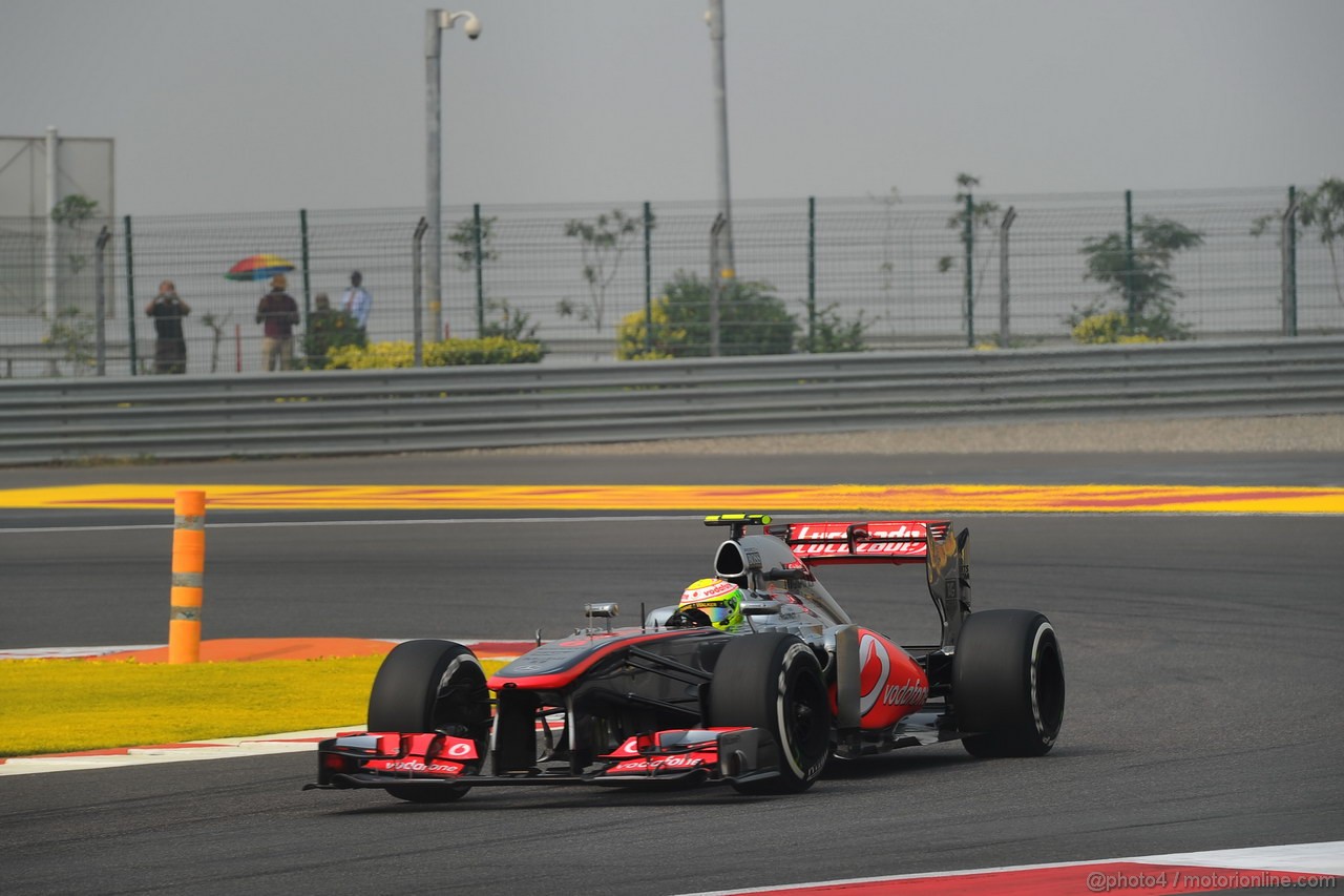 GP INDIA, 26.10.2013- Free practice 3: Sergio Perez (MEX) McLaren MP4-28 