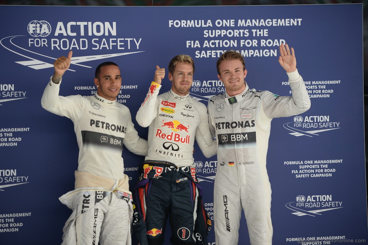 GP INDIA, 26.10.2013- Qualifiche: Sebastian Vettel (GER) Red Bull Racing RB9 (pole position), Nico Rosberg (GER) Mercedes AMG F1 W04 (secondo) e Lewis Hamilton (GBR) Mercedes AMG F1 W04 (terzo)