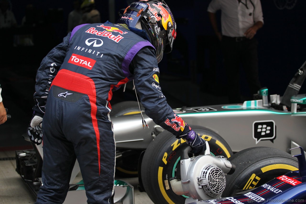 GP INDIA, 26.10.2013- Qualifiche: Sebastian Vettel (GER) Red Bull Racing RB9 (pole position)