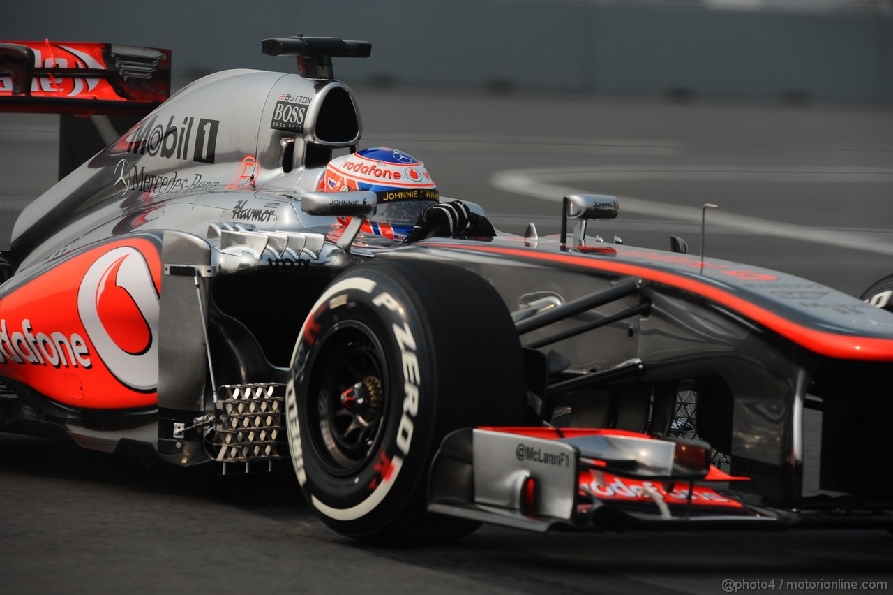 GP INDIA, 25.10.2013- Prove Libere 1: Jenson Button (GBR) McLaren Mercedes MP4-28 