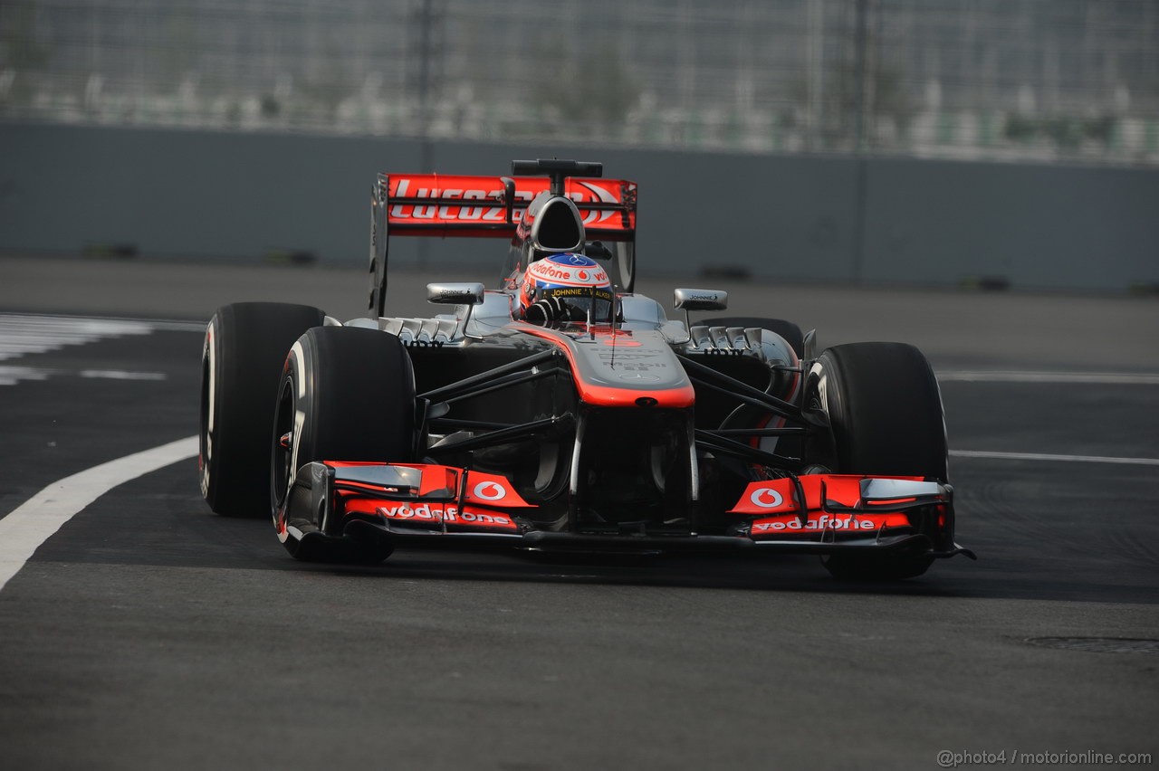 GP INDIA, 25.10.2013- Prove Libere 1: Jenson Button (GBR) McLaren Mercedes MP4-28 