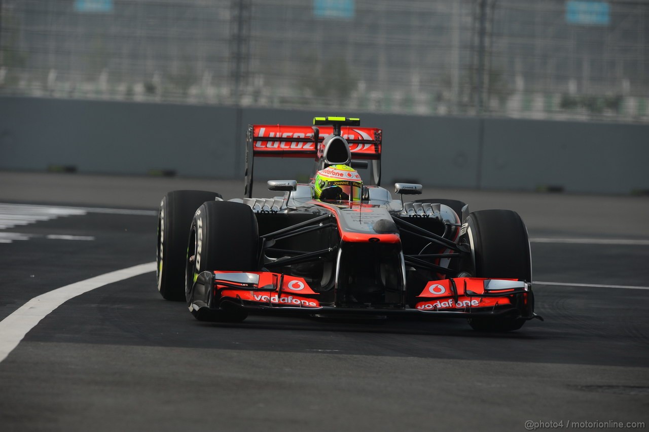 GP INDIA, 25.10.2013- Prove Libere 1: Sergio Perez (MEX) McLaren MP4-28 