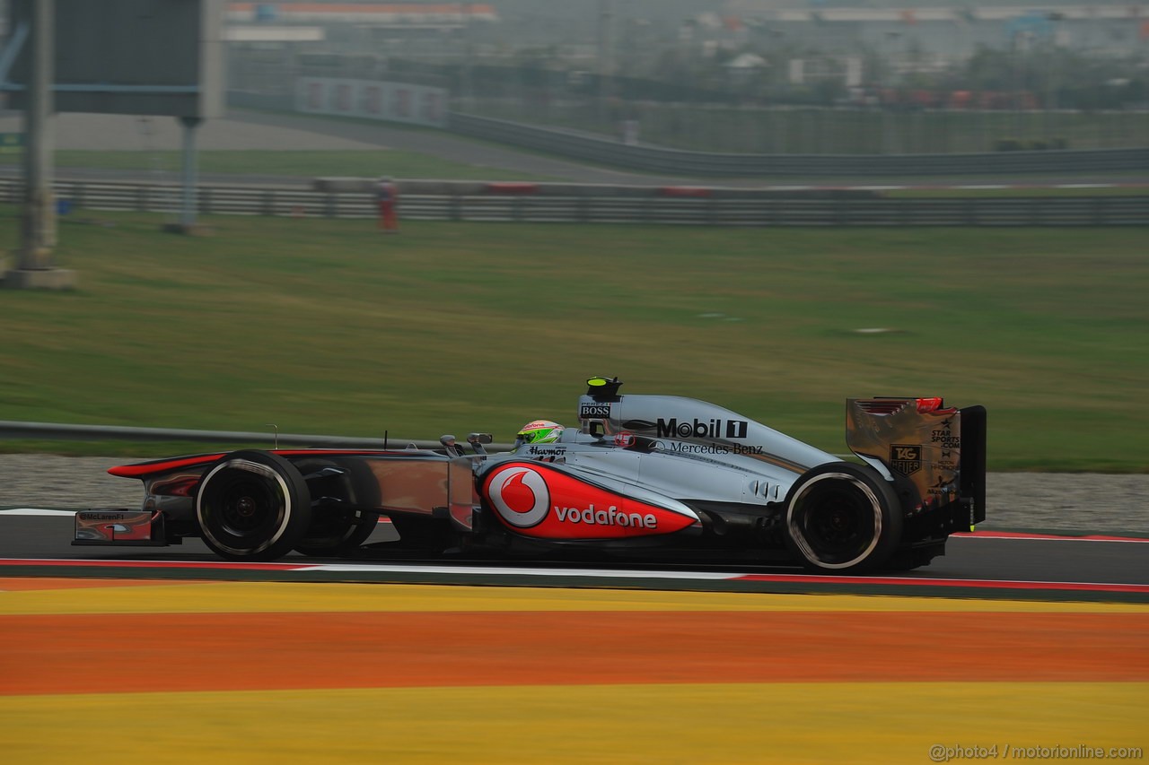 GP INDIA, 25.10.2013- Prove Libere 1: Sergio Perez (MEX) McLaren MP4-28 
