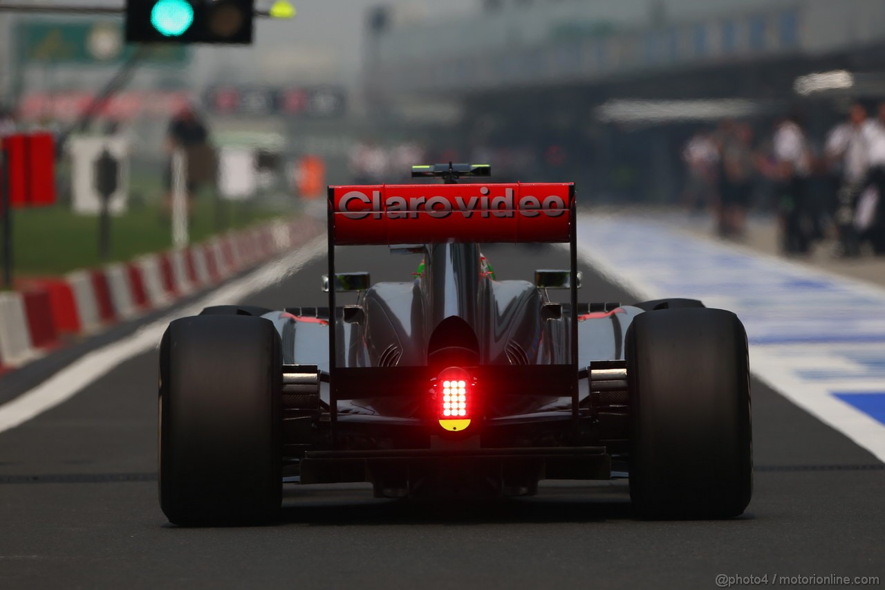 GP INDIA, 25.10.2013- Prove Libere 1: Sergio Perez (MEX) McLaren MP4-28 