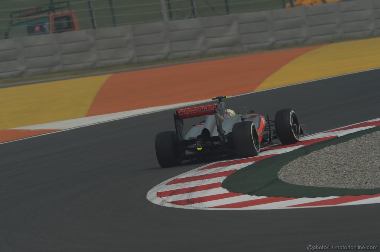 GP INDIA, 25.10.2013- Prove Libere 1: Sergio Perez (MEX) McLaren MP4-28 