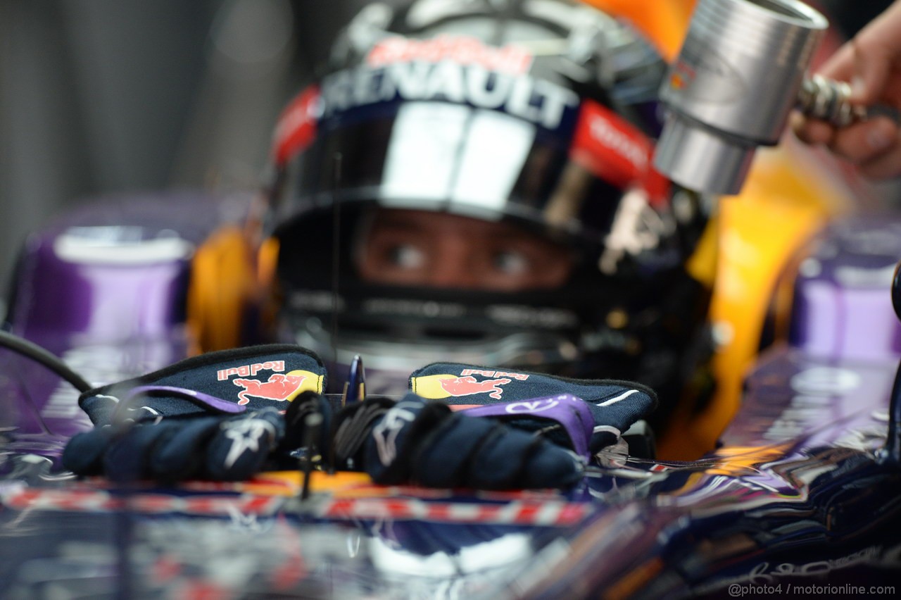GP INDIA, 25.10.2013- Prove Libere 2: Sebastian Vettel (GER) Red Bull Racing RB9 