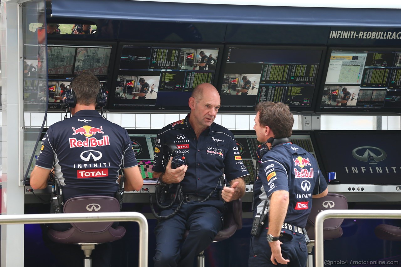GP INDIA, 25.10.2013- Prove Libere 2: Adrian Newey (GBR), Red Bull Racing , Technical Operations Director e Christian Horner (GBR), Red Bull Racing, Sporting Director 