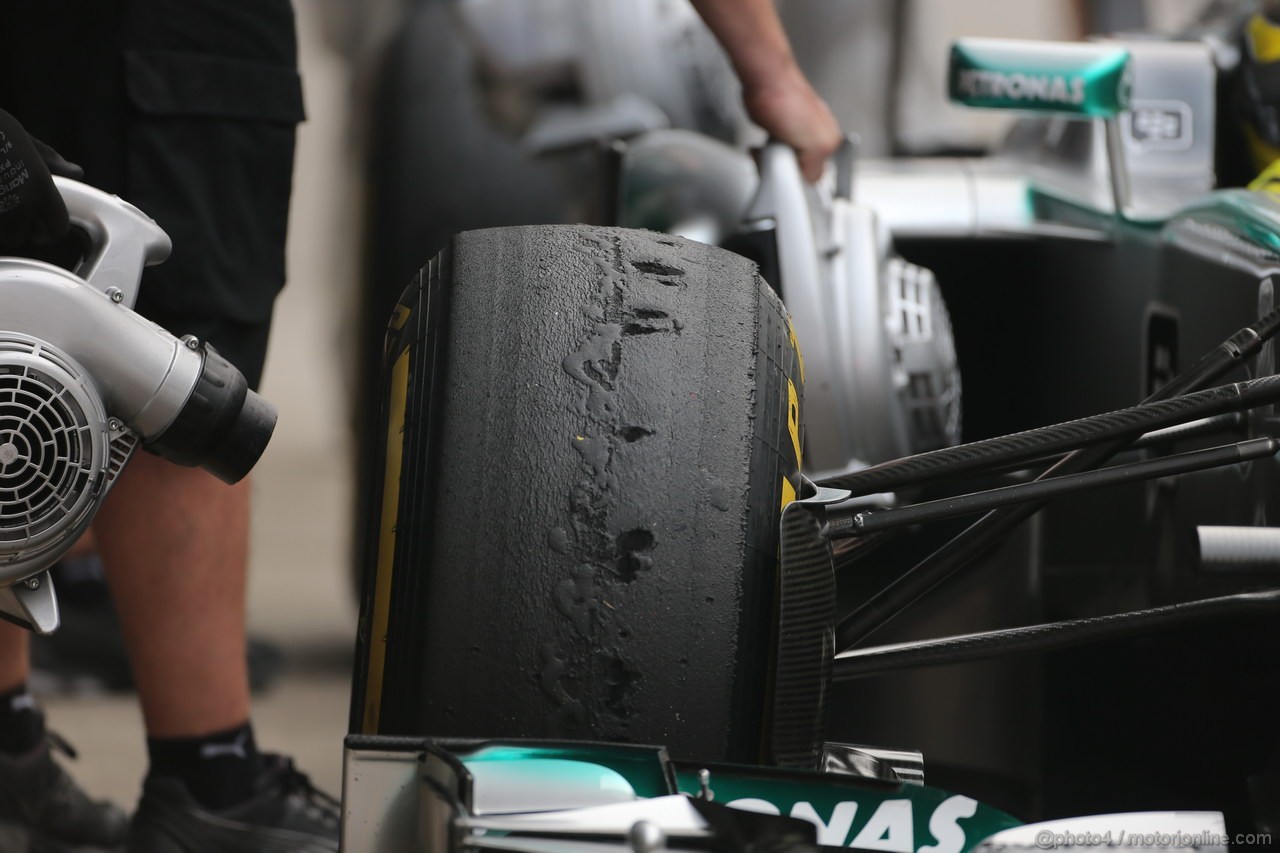 GP INDIA, 25.10.2013- Prove Libere 2: Pirelli tyres