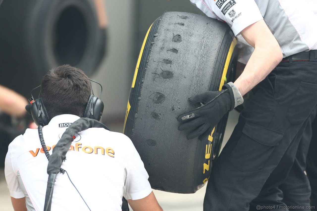 GP INDIA, 25.10.2013- Prove Libere 2: Pirelli tyres