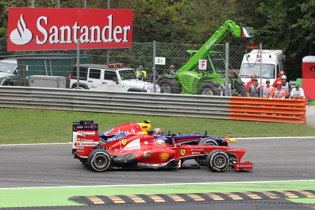 GP ITALIA, 08.09.2013- Gara, Fernando Alonso (ESP) Ferrari F138 overtake Mark Webber (AUS) Red Bull Racing RB9